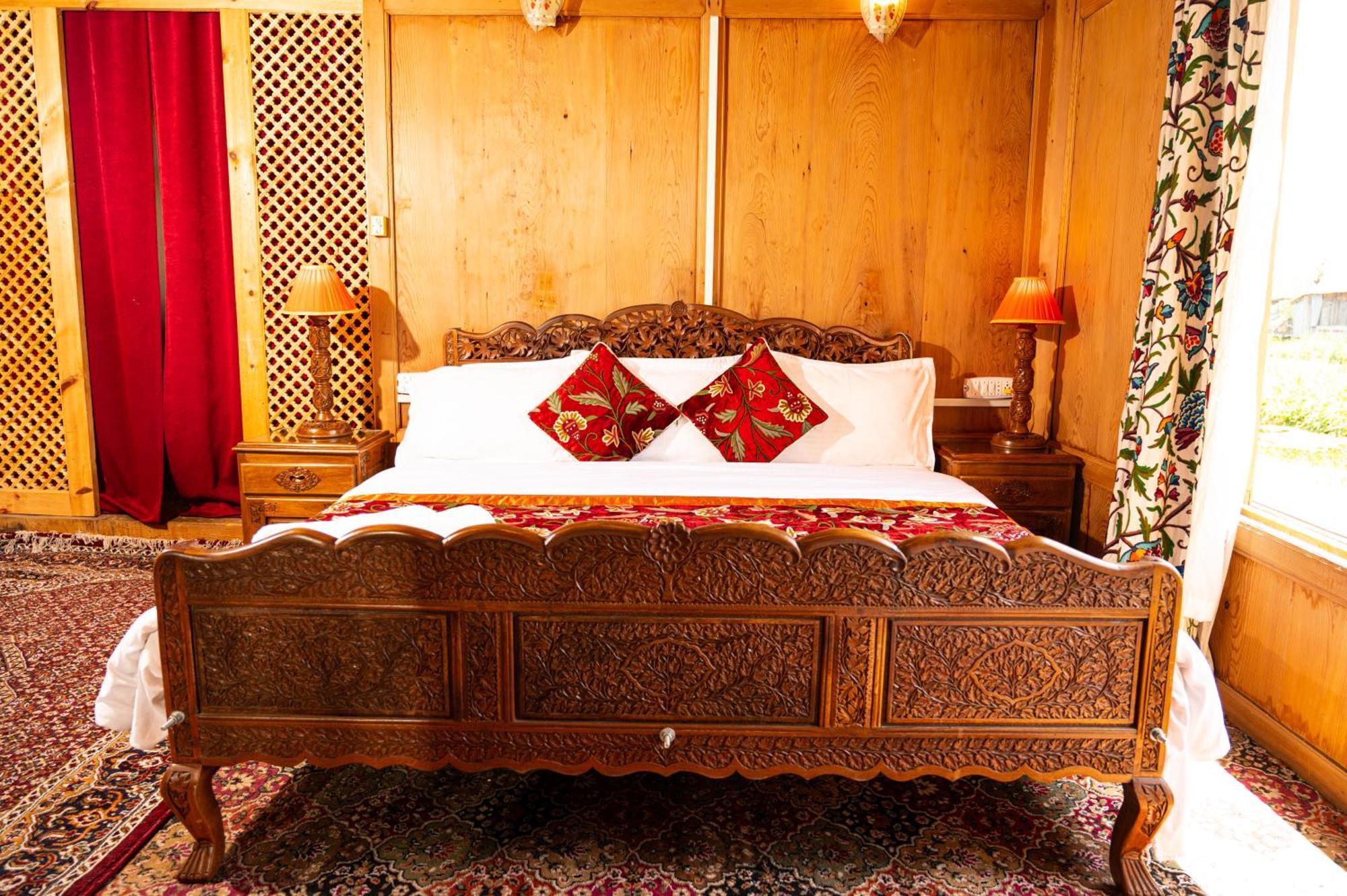 Golden Flower Heritage Houseboat Hotel Nagin Bagh Buitenkant foto